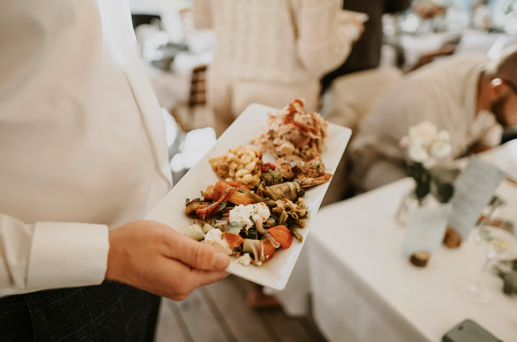 Fingerfood-Variationen bei der Feier auf der Alm