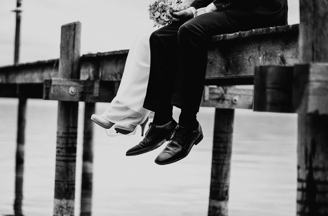Detail Brautkleid Rückenausschnitt mit Schleier – Hochzeitsfotografie Bayern